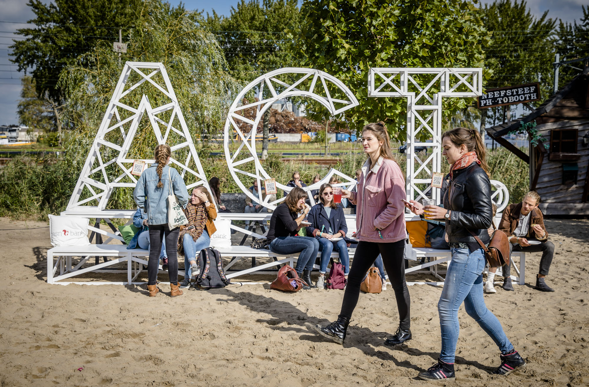 bezoekers van het duurzaamheidsfestival ACT