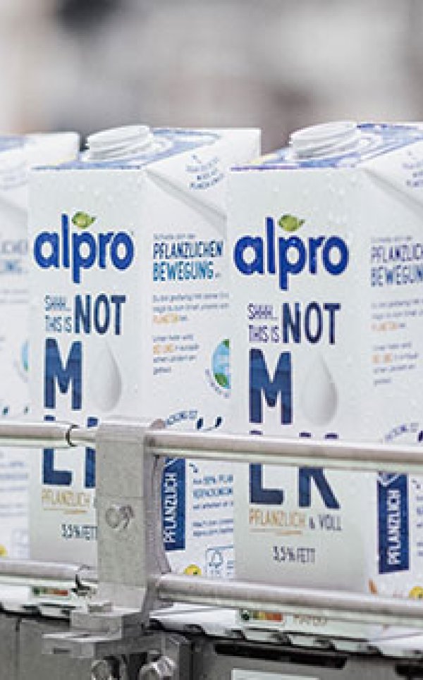 Producten van het plantaardige Alpro, een van de vele merken van Danone 