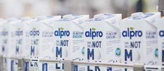 Producten van het plantaardige Alpro, een van de vele merken van Danone 